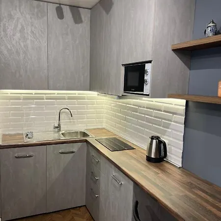 Privatunterkunft Florent's Superb Studio, Free Parking & Garden!!