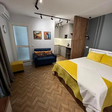 منزل للإقامة Florent's Superb Studio, Free Parking & Garden!!