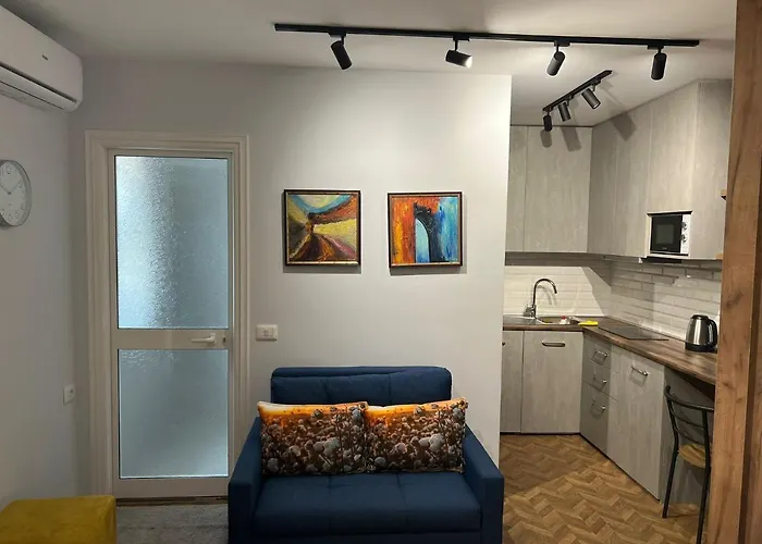 Florent's Superb Studio, Free Parking & Garden!! * Tirana