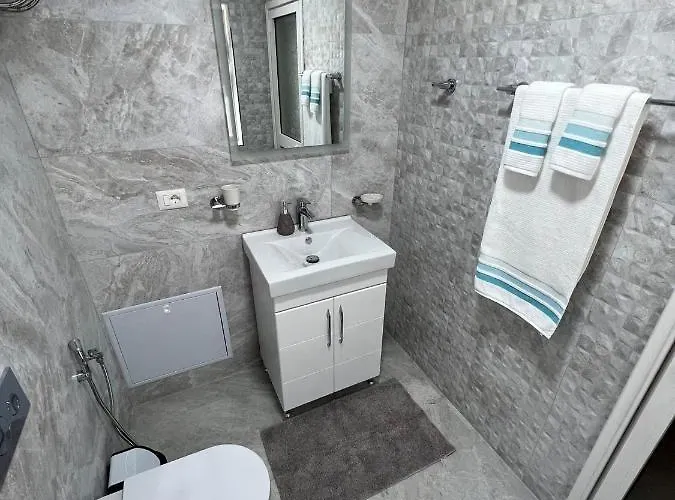 Florent's Superb Studio, Free Parking & Garden!! Kwatera prywatna Tirana