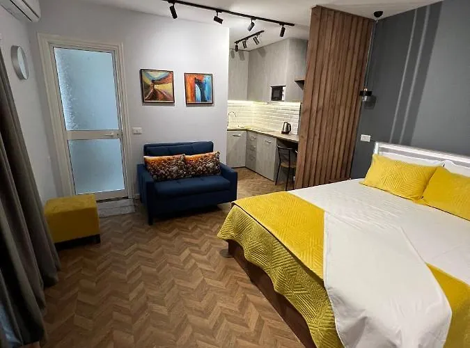 منزل للإقامة Florent's Superb Studio, Free Parking & Garden!!